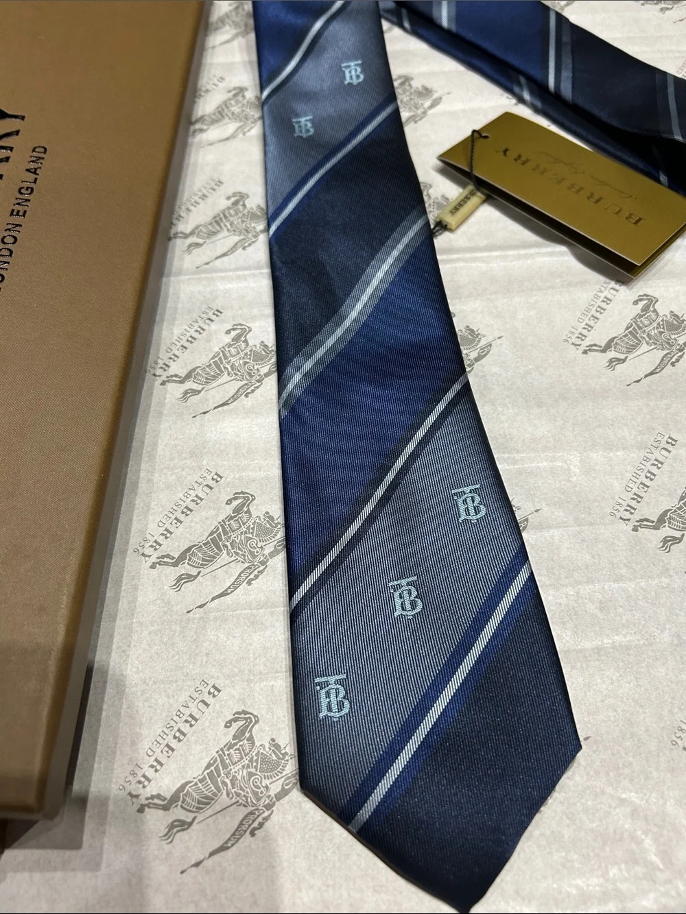 Burberry classic silk